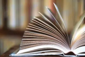 Stefanie Stahl: A benned rejlő gyermeknek otthonra kell találnia – könyvajánló