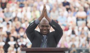 Gyógyító körútra indul Magyarországon a világszerte ismert Bashobora atya