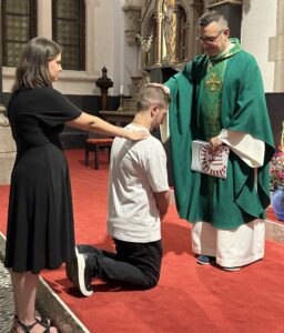 “Próbáltam személyes kapcsolatot kialakítani Allah-hal, de nem sikerült” – egy Budapesten megkeresztelkedett fiatal lelki útja