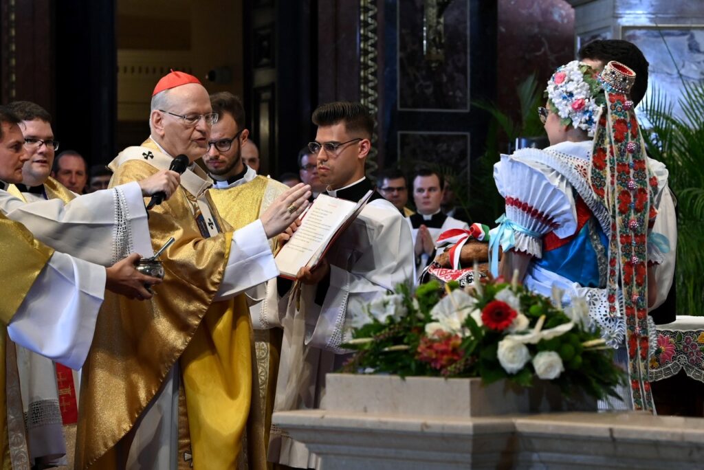 Erdo Peter 2024 augusztus 20 Custom