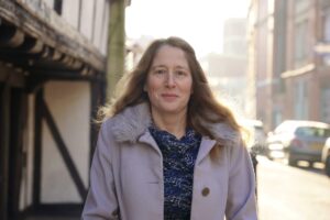 Kártérítést kapott a letartóztatott brit életvédő hölgy