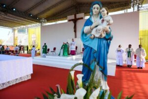 Jézus közelsége minden távolságot legyőz – Ferenc pápa homíliája Pápua Új-Guineában