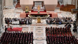 Ferenc pápa a bűnbánati liturgián: szégyenkezve kérünk bocsánatot bűneinkért