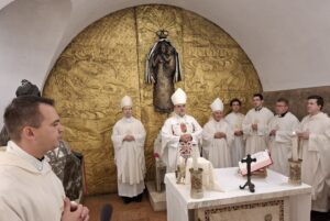 Kovács Gergely gyulafehérvári érsek homíliája a vatikáni magyar kápolna búcsúmiséjén: A Szűzanya régtől fogva és mindmáig Patrónánk