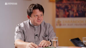 Hajlák Attila-István a Zarándok podcastben: Ahol a Szűzanya megjelenik, a sivatag is kivirágzik 2 Hajlák Attila-István a Zarándok podcastben: Ahol a Szűzanya megjelenik, a sivatag is kivirágzik