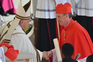 Miért utazik Ferenc pápa Korzikára?