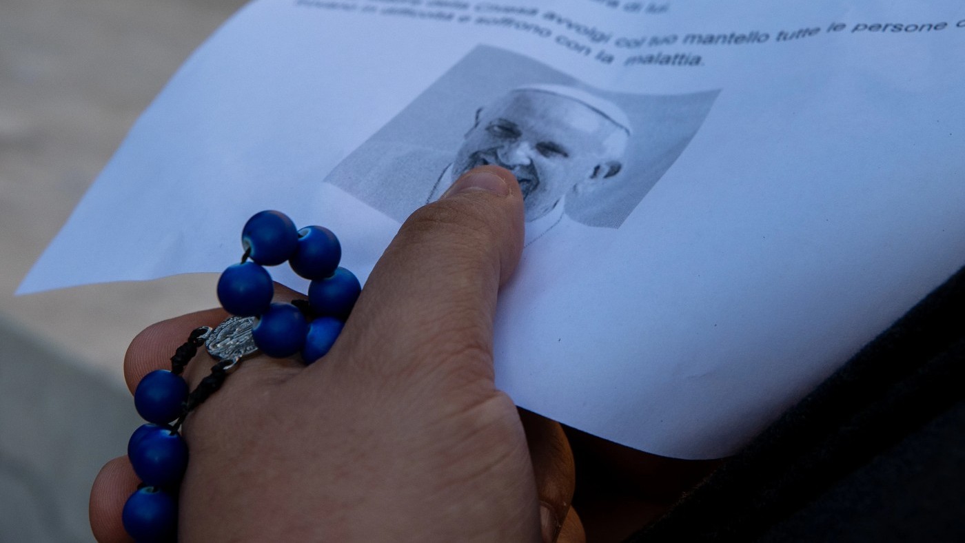 250222 holy rosary at the gemelli hospital daniel ibanez 27 Custom