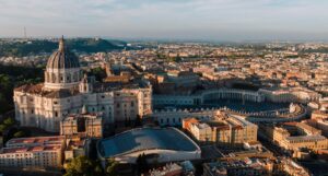 Ki lehet a Vatikán állampolgára és ez milyen privilégiumokkal jár?