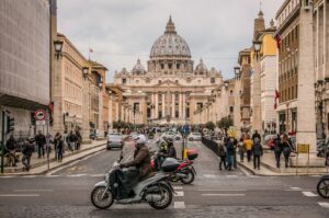 Ki működteti a Vatikánt, ha Ferenc pápa nincs ott? 6 Ki működteti a Vatikánt, ha Ferenc pápa nincs ott?