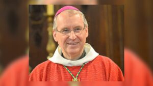 Tours érseke aggódik a latin mise népszerűsége miatt 1 Tours érseke aggódik a latin mise népszerűsége miatt