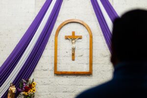 Vegyük fel keresztünket és kövessük Krisztust!