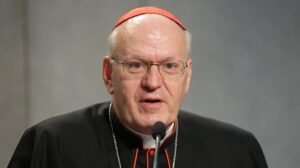 Feljelentették Erdő Péter bíborost