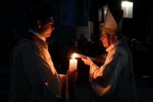 Ferenc pápa homíliája a húsvéti vigílián: A Feltámadott fokozatosan lép az életünkbe
