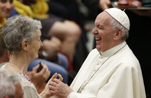 „Tudod, miért beszélnek magyarul a mennyben?”– Viccek, amelyekkel Ferenc pápa meghódította a világot