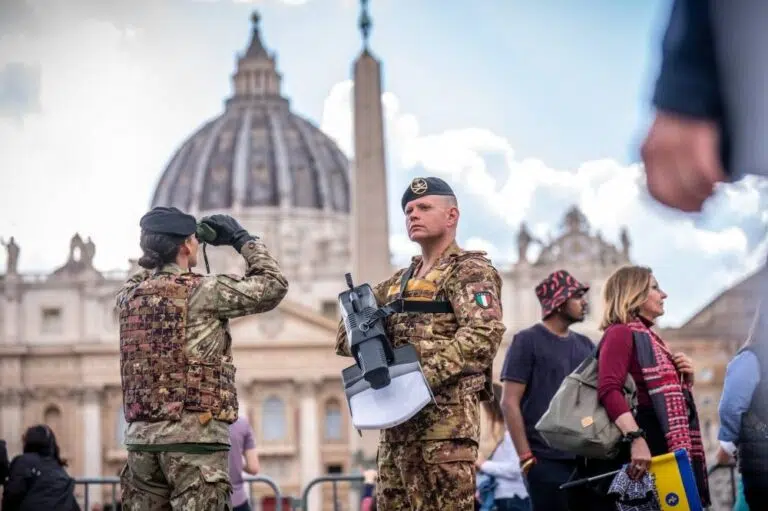 Hogyan vigyáztak a biztonságra Ferenc pápa temetési szertartásán?