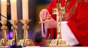 A francia katolikus egyház újabb hullámról számol be: nő a felnőtt és serdülőkori keresztelkedők száma 4 A francia katolikus egyház újabb hullámról számol be: nő a felnőtt és serdülőkori keresztelkedők száma