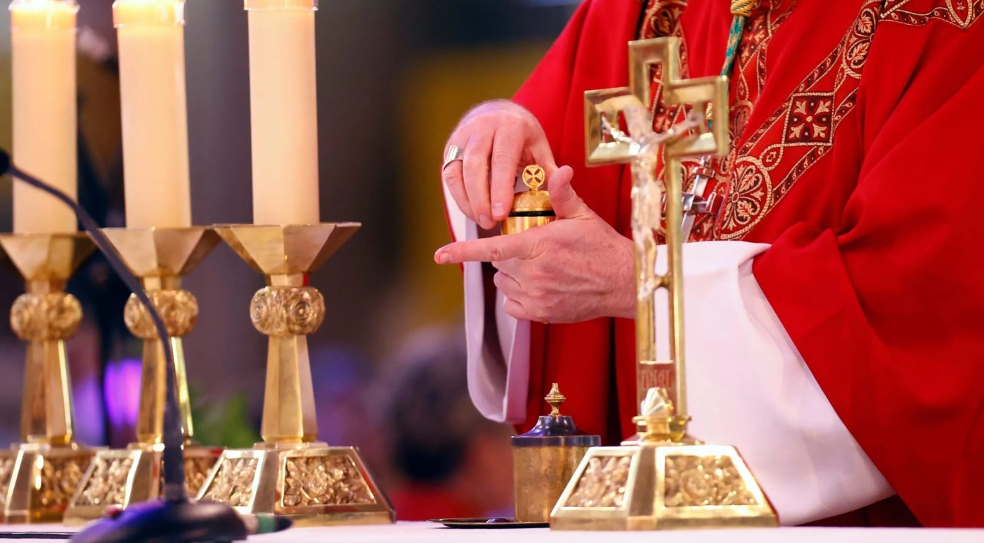 A francia katolikus egyház újabb hullámról számol be: nő a felnőtt és serdülőkori keresztelkedők száma 1 felnott serdulokori keresztelkedok statisztika 2025