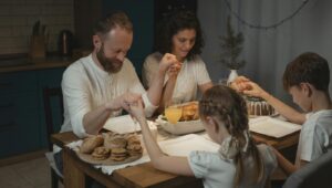 Bizonyíték van rá, hogy a hit jót tesz a családodnak – Ne félj átadni!