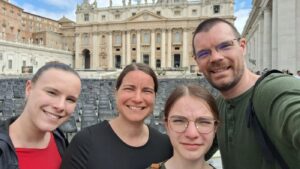 „Egy egyedülálló és valószínűtlen pillanat”: egy francia család összetalálkozott Ferenc pápával Rómában