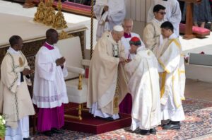 Leó pápa halászgyűrűje és Szent Péter kulcsai