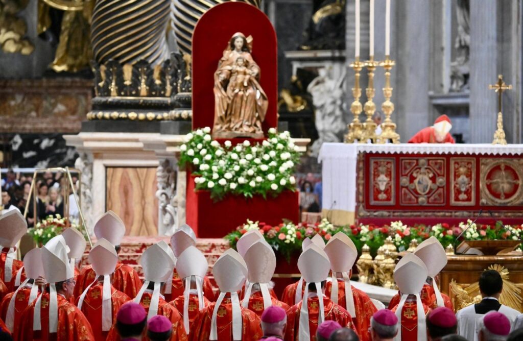 Imádság és egység a Szent Péter-bazilikában – megtartották a konklávét indító szentmisét 4 Re biboros homiliaja 3