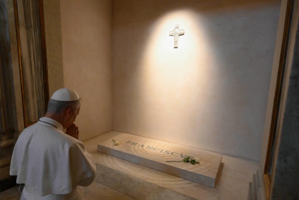 XIV. Leó pápa váratlan látogatása: „Legyetek hűségesek az Édesanyához!” 3 XIV. Leo papa Genazzanoban 2025.05 2