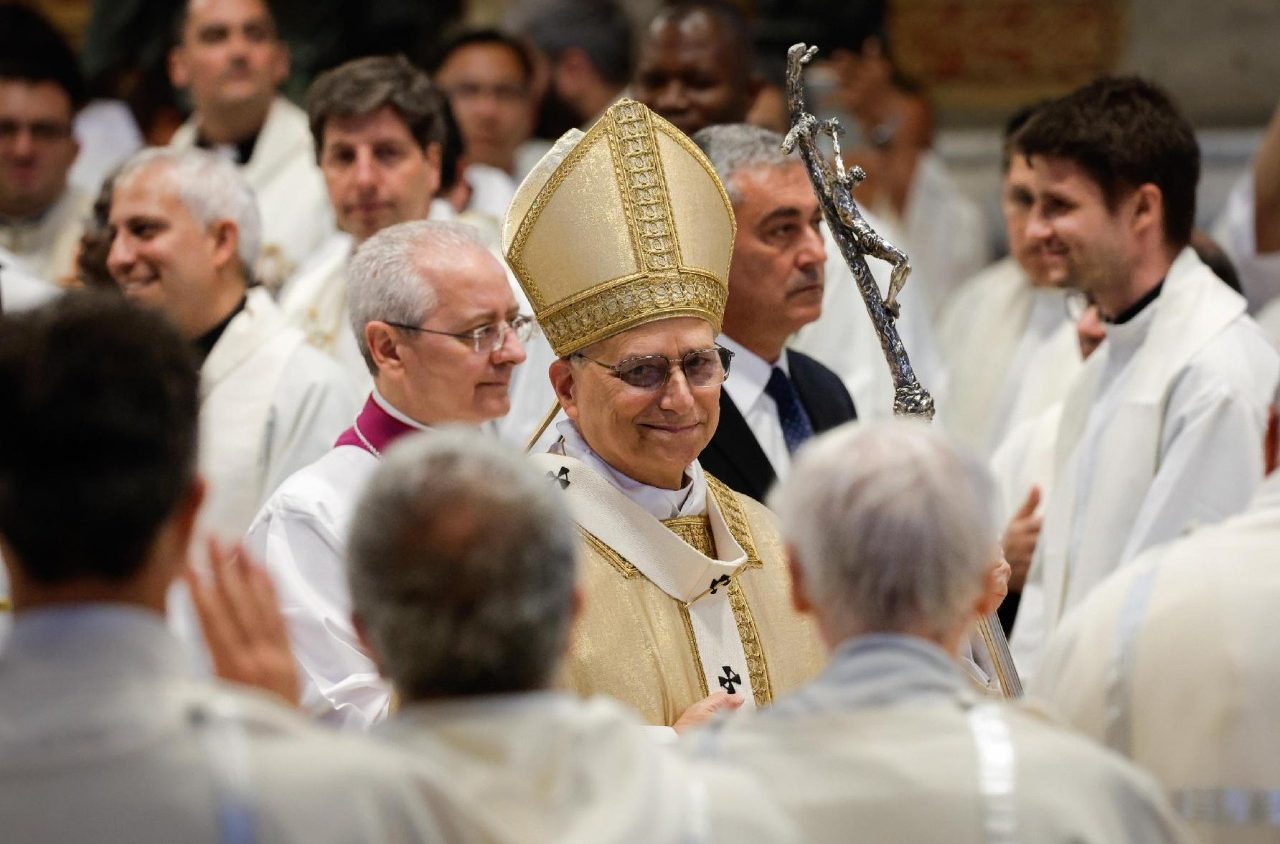 XIV. Leó pápa papokat szentelt: Nem tökéletesnek kell lenni, hanem hitelesnek! 1 XIV. Leo papa papszenteles