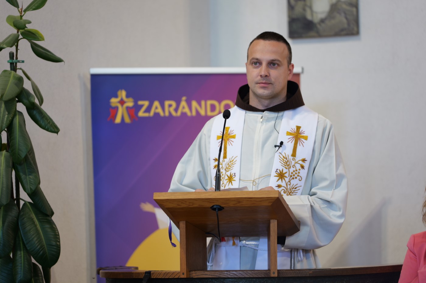 „Ne féljetek, Mária velünk van” – Marin Mikulić OFM Medjugorje-i káplán üzenete a Zarándok Esten 1 Zarandok Est 2025 majus 29 en Marin Mikulic atya 1 Egyedi