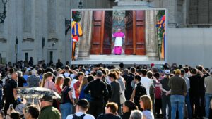 Megkezdődött a konklávé, amelyen megválasztják Péter 267. utódát 7 Megkezdődött a konklávé, amelyen megválasztják Péter 267. utódát