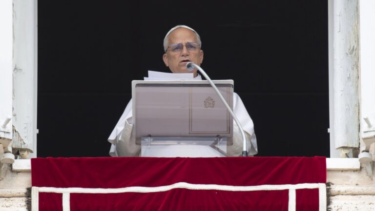 Krisztus Teste és Vére a szeretet áldozata a világ üdvösségéért – XIV. Leó pápa Úrangyala imája 5 Krisztus Teste és Vére a szeretet áldozata a világ üdvösségéért – XIV. Leó pápa Úrangyala imája