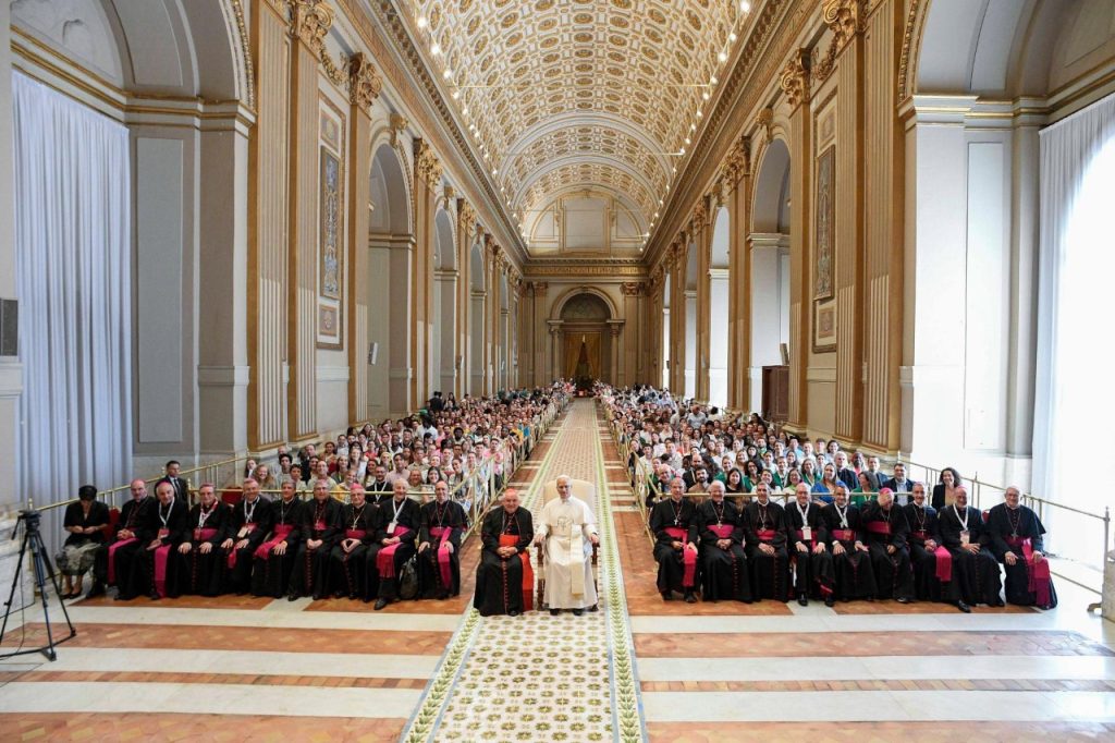 A keresztséggel Krisztust öltjük magunkra – Leó pápa beszéde francia fiatalokhoz 2 526108271 1330050449129060 8042827913875143371 n