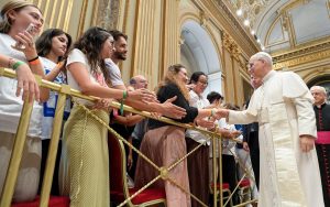 A keresztséggel Krisztust öltjük magunkra – Leó pápa beszéde francia fiatalokhoz 8 A keresztséggel Krisztust öltjük magunkra – Leó pápa beszéde francia fiatalokhoz