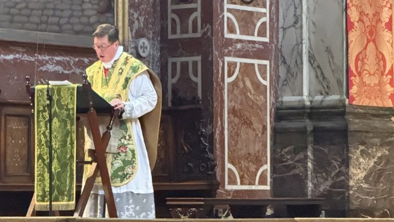 London: egy pap arra kéri az asszisztált öngyilkosságot megszavazó képviselőket, hogy ne áldozzanak 2 London: egy pap arra kéri az asszisztált öngyilkosságot megszavazó képviselőket, hogy ne áldozzanak