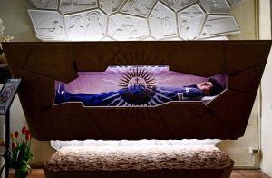 Szentté avatás előtt, ereklyelopás után