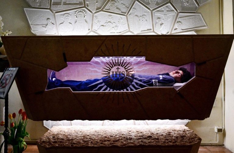 Szentté avatás előtt, ereklyelopás után 10 Szentté avatás előtt, ereklyelopás után