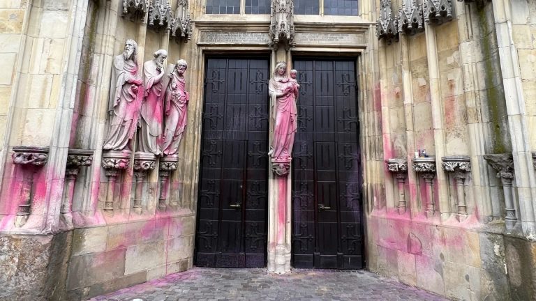 A német katolikus egyház a vandalizmus erősödésére panaszkodik 1 A német katolikus egyház a vandalizmus erősödésére panaszkodik