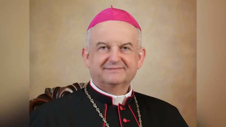 Pintér Gábor érsek, apostoli nuncius: A csendes-óceáni kihívások nem távoli problémák 2 Pintér Gábor érsek, apostoli nuncius: A csendes-óceáni kihívások nem távoli problémák