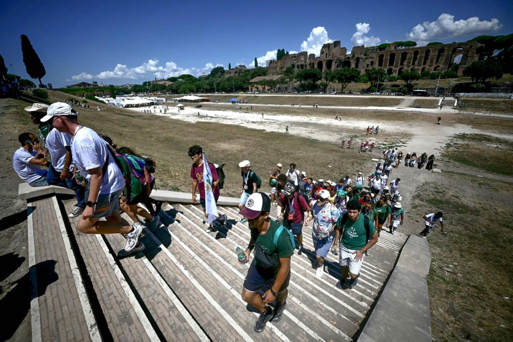 Fiatalok bűnbánati napja a Circus Maximus gyóntatófülkéiben: A változást magukon kezdik 3 fiatalok bunbanati napja 4