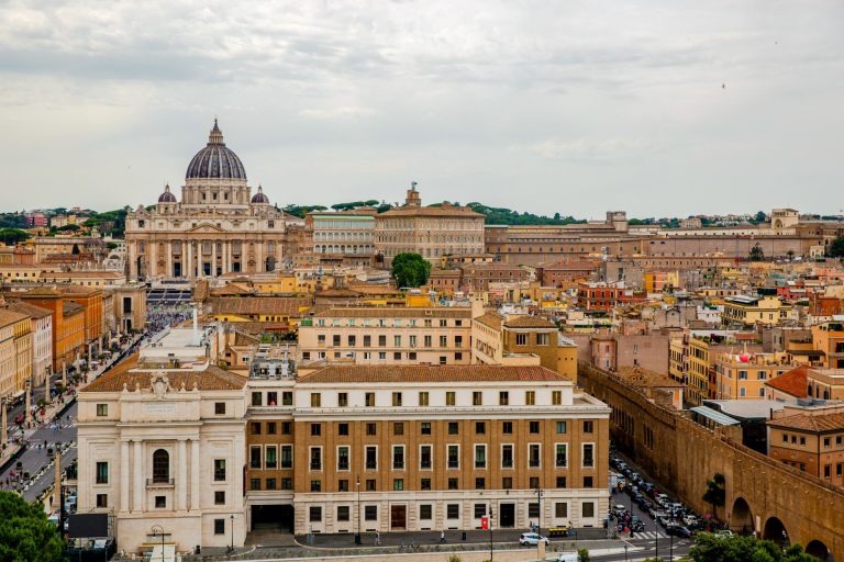 Szeretne a Vatikánban dolgozni? Segíthet egy weboldal 3 Szeretne a Vatikánban dolgozni? Segíthet egy weboldal