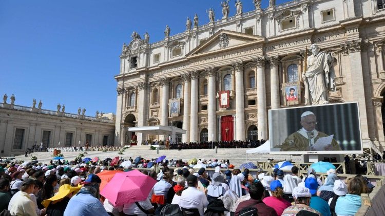 „Felfelé” – Szentté avatták Carlo Acutist és Pier Giorgio Frassatit 5 Carlo Acutis es Pier Giorgio Frassati szentte avatasa 2025.09.07 Vatican Media 2