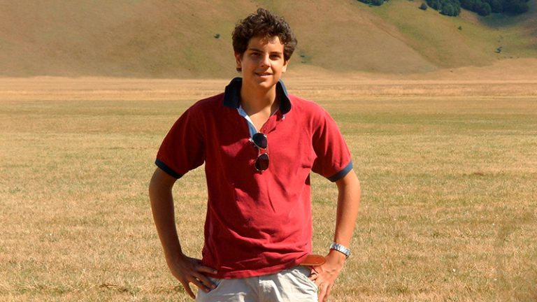 „Életem célja, hogy mindig kapcsolatban legyek Jézussal” - szentté avatják a 15 évesen elhunyt Carlo Acutist 3 „Életem célja, hogy mindig kapcsolatban legyek Jézussal” – szentté avatják a 15 évesen elhunyt Carlo Acutist