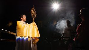 „Én is csak egy pap vagyok” – Mike Schmitz atya a katolikus influenszer kultúráról