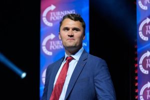 Amikor a szavakért ölnek: Charlie Kirk tragikus halála – FRISSÍTVE