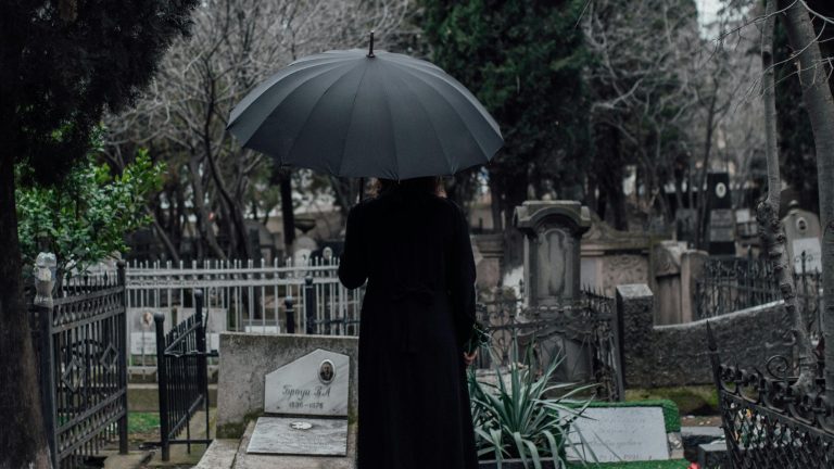 Mi szólhat az imádkozás mellett tragédiák idején? 2 Mi szólhat az imádkozás mellett tragédiák idején?