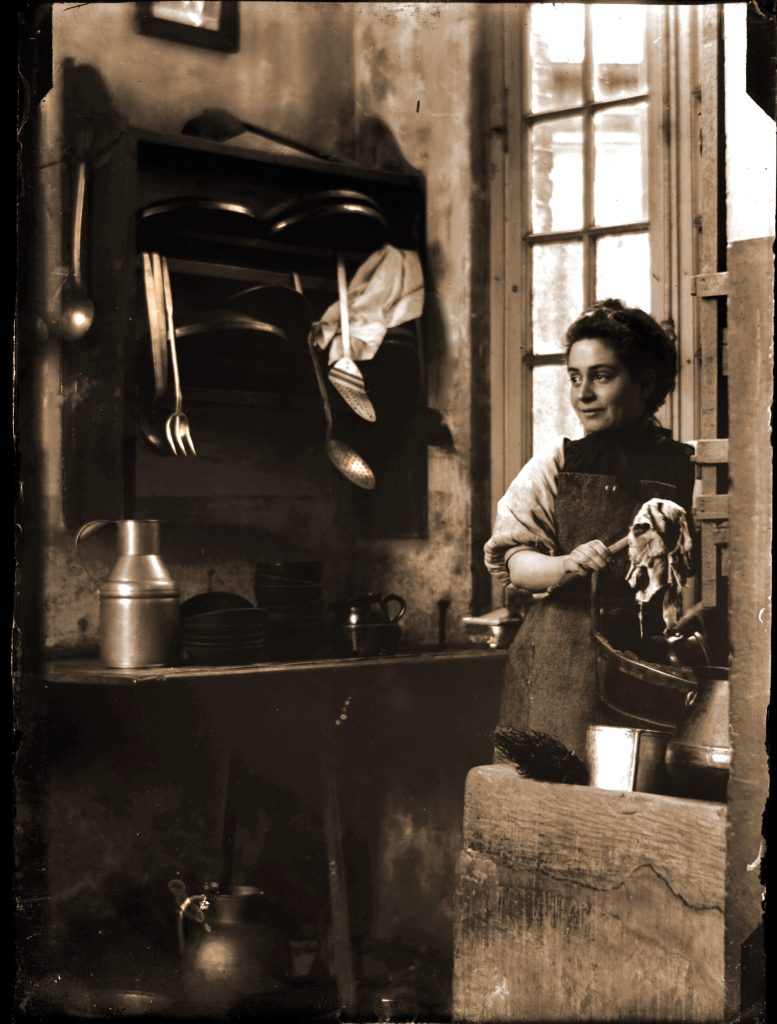 4 Marie Guerin vaisselle scaled 1