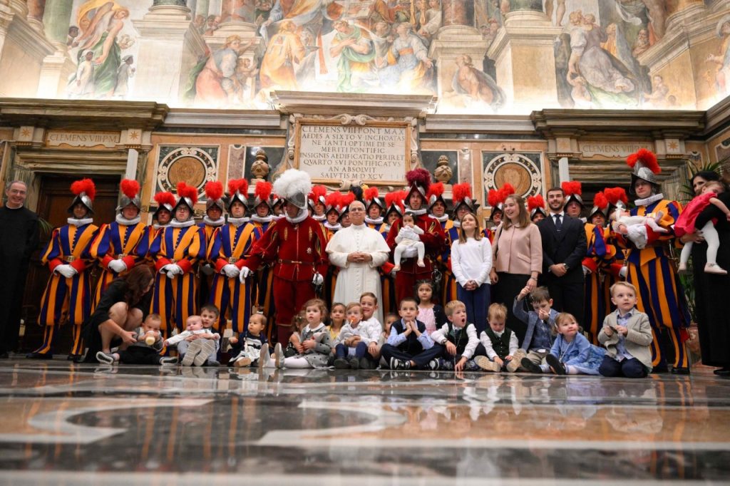 XIV. Leó pápa az újonc Svájci Gárdistákhoz: Legyetek a remény misszionáriusai! 3 557636179 1389793573154747 6108280181642569056 n