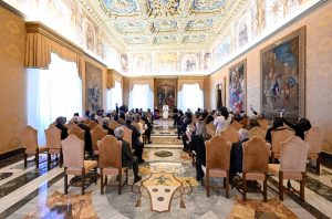 Leó pápa: a mesterséges intelligencia nem pótolja az orvost, fontos a beteggel való kapcsolat