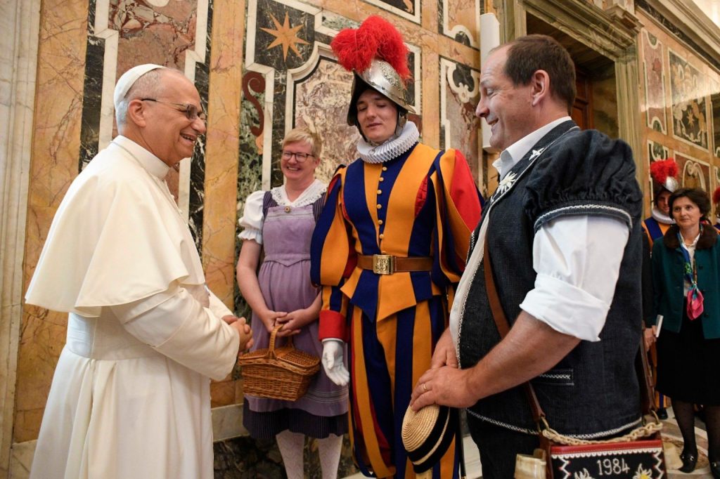 XIV. Leó pápa az újonc Svájci Gárdistákhoz: Legyetek a remény misszionáriusai! 2 558943941 1389793463154758 1589087587643975403 n