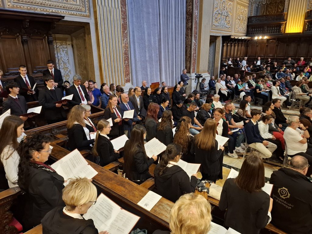 Erdő Péter bíboros homíliája a Szent Péter bazilikában Magyarok Nagyasszonya ünnepén: Hitünk egész életre szóló személyes meggyőződés 3 559116177 1396198962514208 2810253229060266483 n