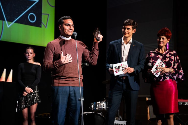 A pap, aki példát mutat mindannyiunknak – Kalányos Ottó a magyar közönség kedvence lett 1 A pap, aki példát mutat mindannyiunknak – Kalányos Ottó a magyar közönség kedvence lett